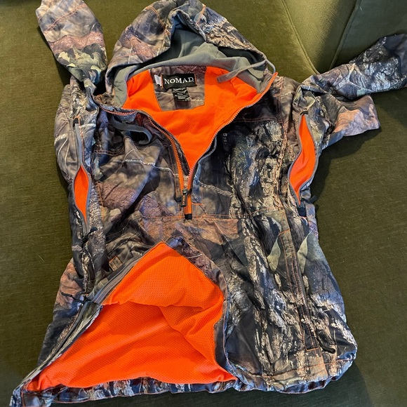 Nomad light weight hoodie. - Picture 2 of 3